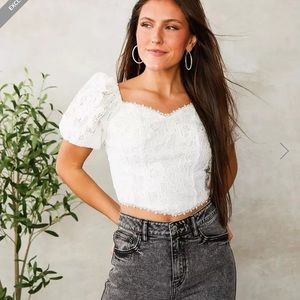 Adorable white a.peach sweetheart lace cropped top